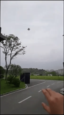 JUGUETE SPINNER BOLA VOLADORA